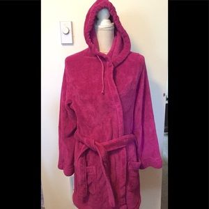 Xhilaration Fushia Cozy Bath/Sleep Robe with Hood